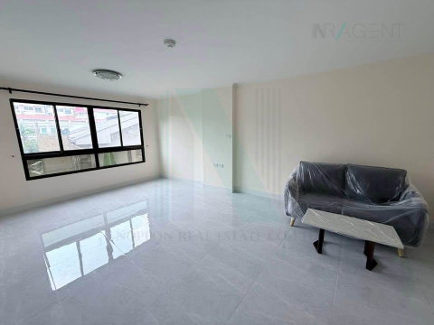 ขายคอนโด ลุมพินี เพลส นราธิวาส 24 อาคาร A ชั้น 3 1 ห้องนอน ขนาด 34.00 ตรม ใกล้ โรงเรียนนานาชาติสาทรใหม่
