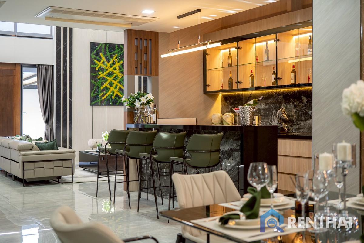 รูป บ้านที่ผสานการออกแบบอันหรูหรา พื้นที่ใช้สอยขนาดใหญ่ และความสะดวกสบายในการอยู่อาศัยไ - รูปที่ 9/25