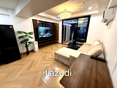 Condos for rent : A 60 sqm modern condo with Big balcony at Centurion Park Phaya Thai
