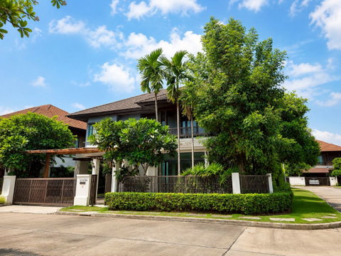 บ้านเดี่ยวหรูสไตล์ Modern Lanna “เศรษฐสิริ สันทราย” by Sansiri 85 ตร.ว. บ้านใหม่ไม่เคยเข้าอยู่ | บ้านหัวมุมพร้อมสวนรอบบ้าน | ใกล้รวมโชคเพียง 5 นาที