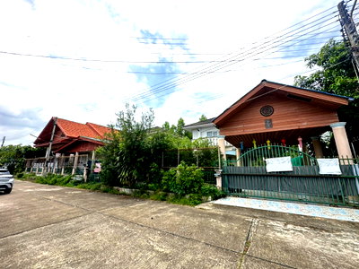 Houses for sale Hang Dong Post Office : 2 Houses in One Plot for Sale, Land 120 Sq.Wah, Nong Kwai, Hang Dong, Chiang Mai T. 063-6649056