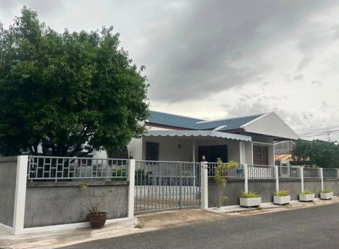 🏡 ให้เช่าบ้านเดี่ยว 1 ชั้น รีโนเวทใหม่ พร้อมเฟอร์นิเจอร์ เดินทางสะดวกทำเลดีมาก ใกล้ 89 พลาซ่า , โรงเรียนนานาชาติ , 7-11 , Lotus's และ อื่นๆอีกมากมาย