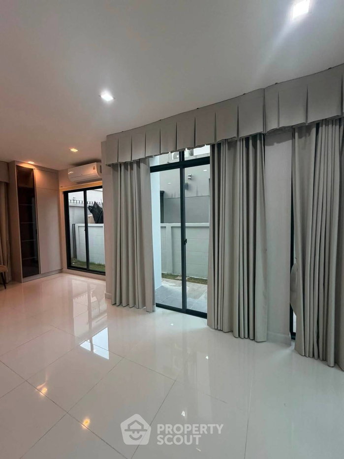 รูป บ้าน 3 ห้องนอน 232 ตร.ม. ในโครงการ Bangkok Boulevard Bangna - Srinakarin (ID 3126763) - รูปที่ 4/13