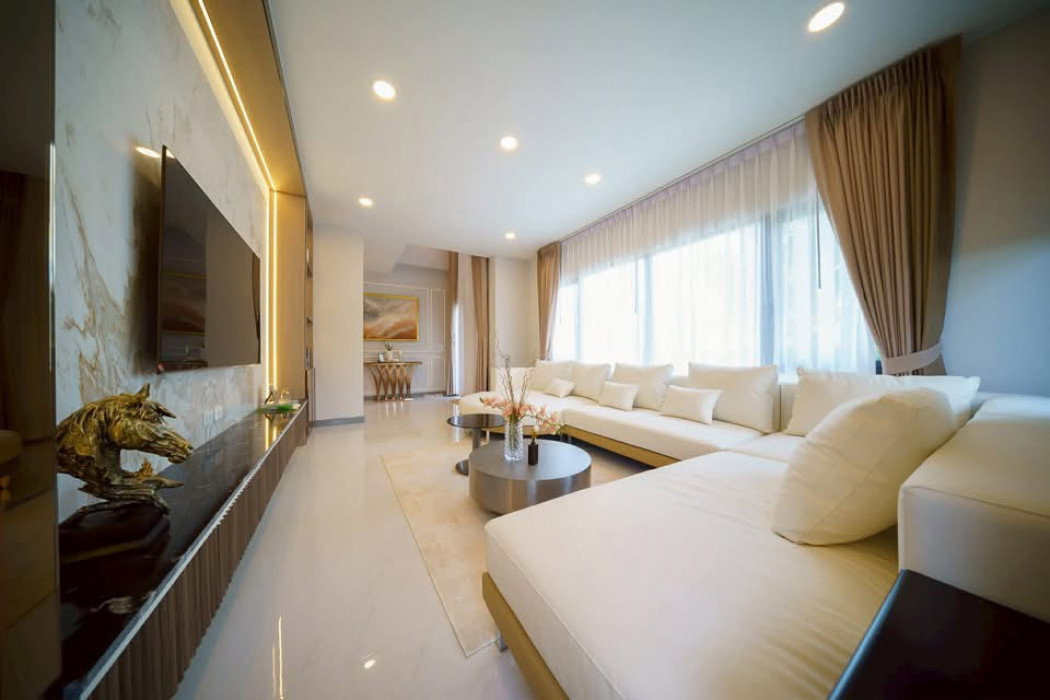 รูป ให้ เช่า Luxury Pool Villa พร้อมสระว่ายน้ำส่วนตัว !! The City บางนา ใกล้ Mega Bangna 351 ตรม 4 นอน - รูปที่ 3/12