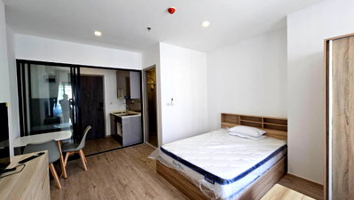 Condos for rent : For Rent: The Rich Rama 9 - Srinakarin. Brand-new unit, ready for viewing and immediate move-in. Located right next to Airport Link Hua Mak.