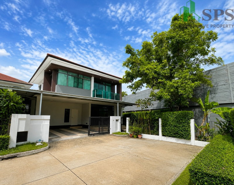 Houses for rent : Setthasiri Krungthep Kreetha newly renovated detached house for rent ( SPSEVE2105 )