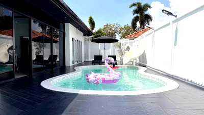 Houses for sale Phra Tamnak : Pool Villa for Sale Pratumnak Pattaya Prime Location