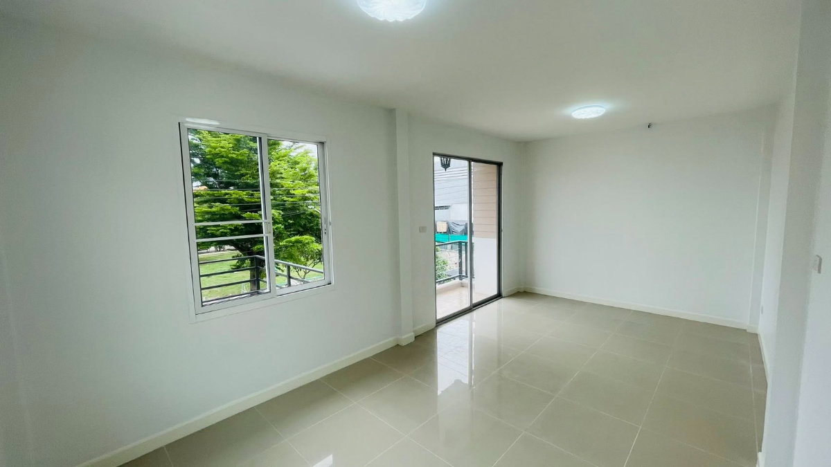 รูป บ้านหน้าสวน วิวโล่ง อยู่แล้วสบายใจ รีโนเวทใหม่ทั้งหลัง พร้อมเข้าอยู่ - รูปที่ 15/28
