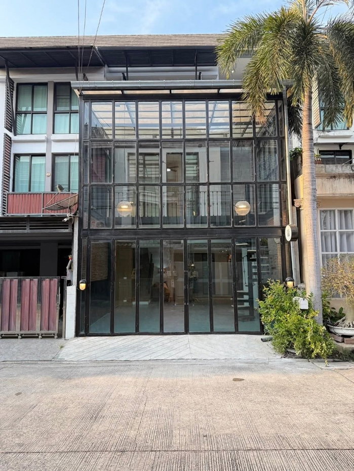 รูป Garage House ทาวน์โฮม 3 ชั้น สไตล์ไม่ซ้ำใคร - รูปที่ 2/33
