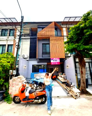 ทาวน์โฮม ถนนลาดปลาเค้า : เปิดให้จอง ทาวน์โฮม หลังนี้ใกล้เสร็จแล้ว สามารถนัดดูได้ค่ะ