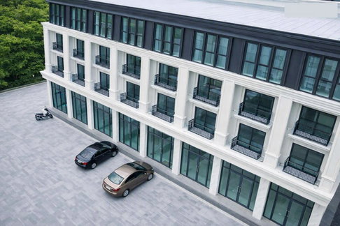 Near MRT Sri Nut 1.32 km. Phatthanakan Sukhumvit 77, new commercial building for rent, 4.5 floors, 3 bedrooms, On Nut 68-78, 4 bathrooms, near Suan