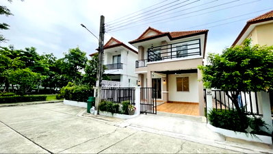 บ้านแฝด เขตบางแค : บ้านหน้าสวน วิวโล่ง อยู่แล้วสบายใจ รีโนเวทใหม่ทั้งหลัง พร้อมเข้าอยู่
