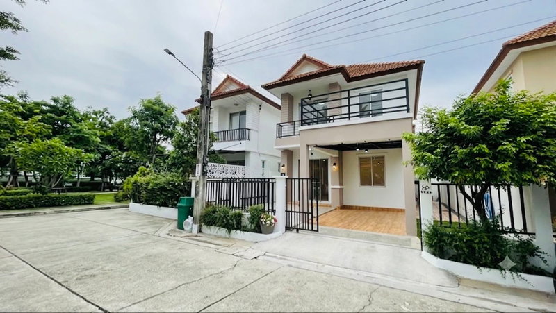 ขายบ้านแฝด : บ้านหน้าสวน วิวโล่ง อยู่แล้วสบายใจ รีโนเวทใหม่ทั้งหลัง พร้อมเข้าอยู่