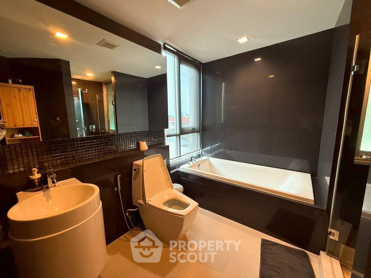 รูป คอนโด 1 ห้องนอน Rhythm Sathorn ใกล้ BTS สะพานตากสิน 300 ม. (ID 2071506) - รูปที่ 12/14