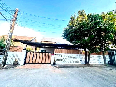 Houses for sale Central Si Racha : For sale: Used detached house in Nuea Likhit 1 Village, Kao Kilo, Sriracha, Chonburi.