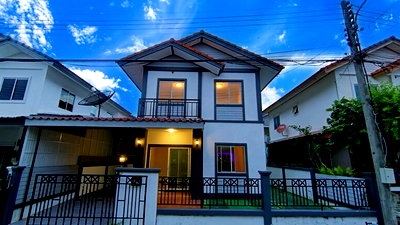 บ้านแฝด ลำลูกกา ปทุมธานี : ด่วน! ขายบ้านแฝดสไตร์บ้านเดี่ยวราคาทาวเฮ้าส์ หมู่บ้านบ้านฟ้าปิยรมย์ พรีเมียร์ ปาร์ค 3ห้องนอน 2ห้องน้ำ 38.1 ตร.ว. สภาพสวย โซนลำลูกกา คลอง 6 