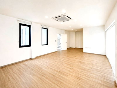 Townhouses for rent Don Mueang Airport : Home office for rent, located just 50 meters from Vibhavadi Road. 270 sq m, 42 sq wa. Ideal for companies, startups, offices.