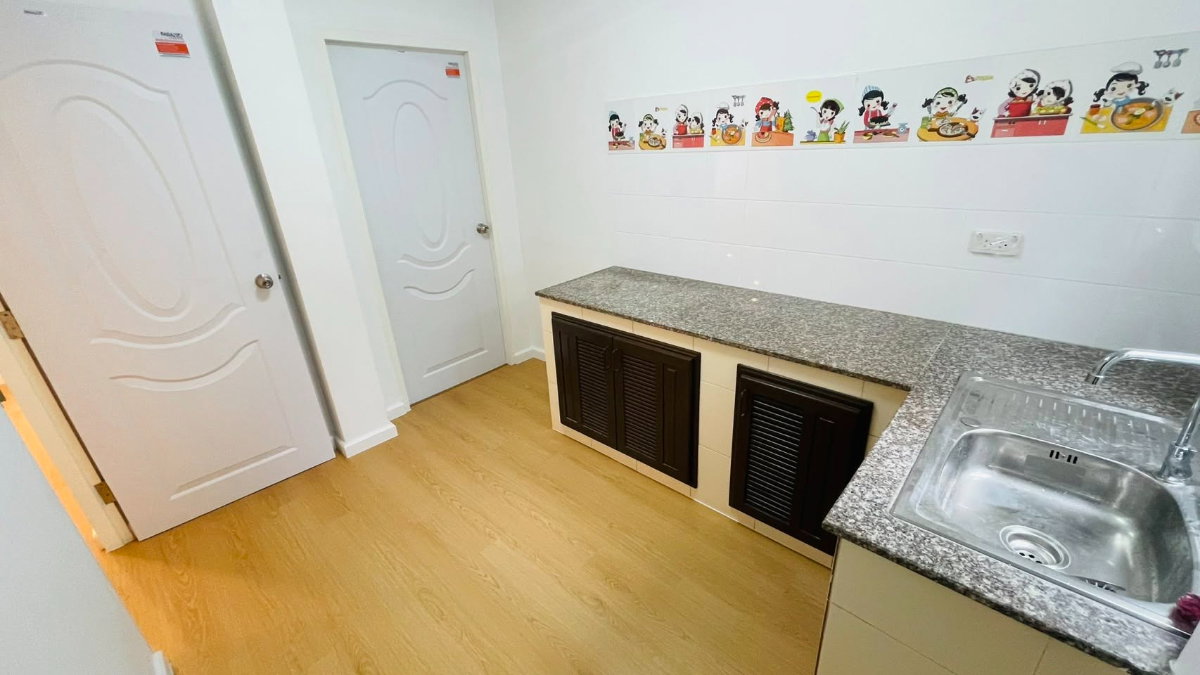 รูป บ้านหน้าสวน วิวโล่ง อยู่แล้วสบายใจ รีโนเวทใหม่ทั้งหลัง พร้อมเข้าอยู่ - รูปที่ 25/28