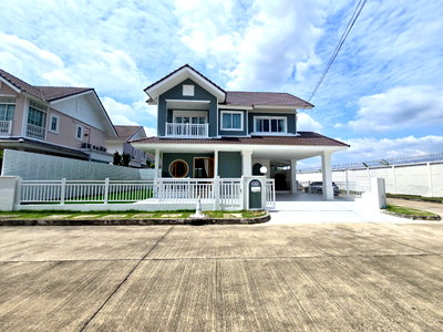 ขายบ้านเดี่ยว : บ้านเดี่ยวมินิมอล สไตล์อังกฤษ ถนนเลียบคลองสอง ม.บุราสิริ ปัญญาอินทรา ใกล้ห้างแฟชั่นไอส์แลนด์ ใกล้รถไฟฟ้าสายสีชมพู