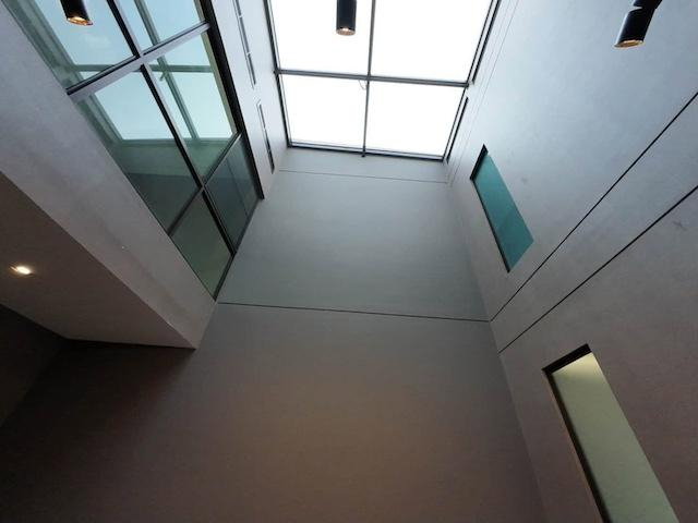 รูป MTR99 เช่าทาวน์โฮมหรู 3 ชั้น 224 ตร.ม. ตกแต่งครบ มี Sky Hall Penthouse, Walk-in Closet, แอร์ 6 เครื่อง และรองรับ EV Charger - รูปที่ 9/11