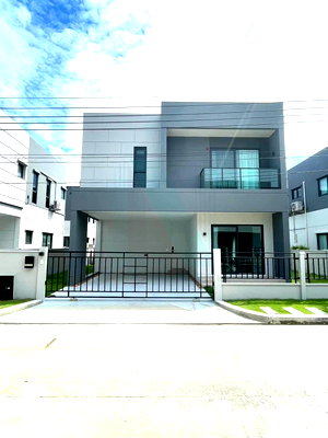 บ้านเดี่ยวให้เช่า : ให้เช่าบ้านเดี่ยว 2 ชั้น เซนโทร บางนา 3 ห้องนอน 3 ห้องน้ำ