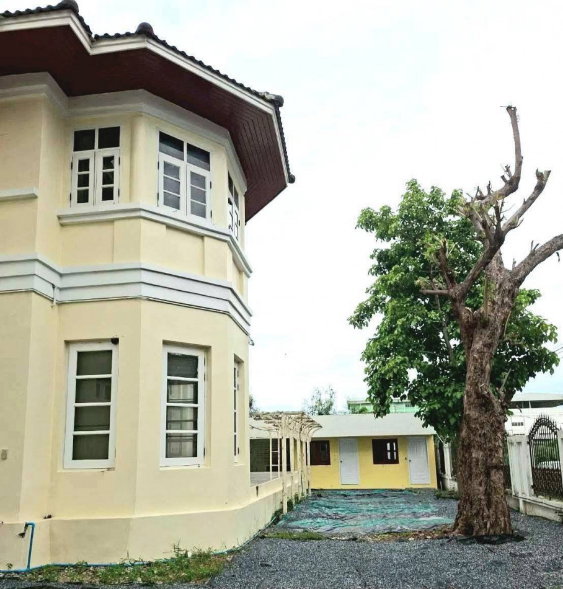 รูป ขายด่วน! บ้านใหญ่สวยมาก354 ตร.ว. หน้าทะเลสาบ กฤษดานคร 30 เทพารักษ์ แปลงหายาก! - รูปที่ 2/12