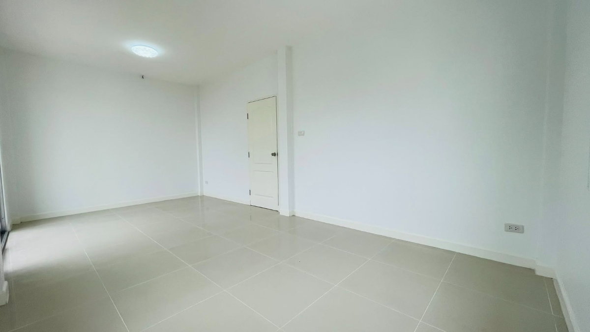 รูป บ้านหน้าสวน วิวโล่ง อยู่แล้วสบายใจ รีโนเวทใหม่ทั้งหลัง พร้อมเข้าอยู่ - รูปที่ 27/28