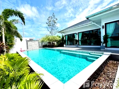 Houses for sale : 4 Bedroom Villa for sale in Huai Yai, Chon Buri  6629588