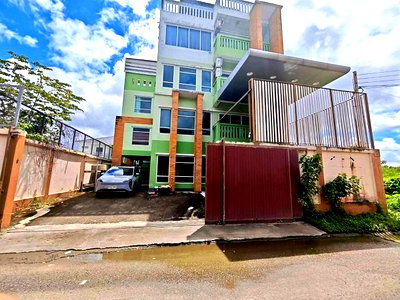 Shophouses for rent วิทยาลัยดุสิตธานี : Office Building for Rent | Prime Home Office in On Nut – Srinakarin Spacious 4.5-Storey Office Building for Rent