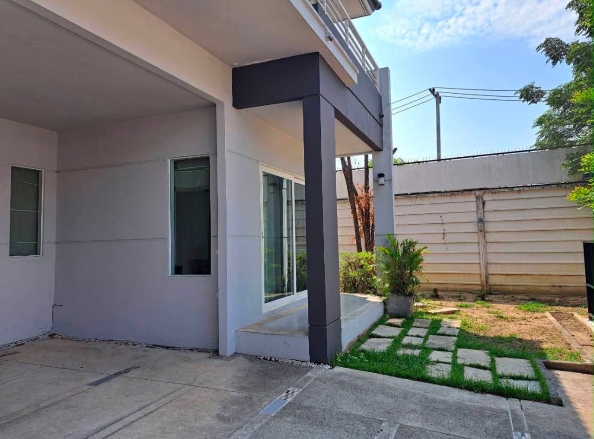 รูป 🏡 ให้เช่าบ้านเดี่ยว 2 ชั้น ในโครงการคุณภาพ สิ่งแวดล้อมดี ความปลอดภัยสูง ทำเลดีมาก เดินทางสะดวก ใกล้รวมโชค มีโชค โลตัส โฮมโปร โรงเรียนนานาชาติ - รูปที่ 2/16