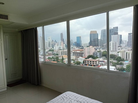 The Royal Navin Tower ให้เช่าเดือนละ 20,000 บาท 086-5049889