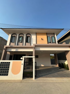 Brand new detached house near Amata Industrial Estate, 3 bedrooms, 3 bathrooms, 2 parking spaces.