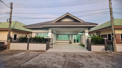 ขายบ้านเดี่ยว 3 ห้องนอน รีโนเวทใหม่สวย เนื้อที่ 54ตร.ว. เฟอนิเจอร์และเครื่องใช้ไฟฟ้าครบ พร้อมอยู่