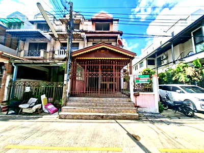 ทาวน์โฮม วิทยาลัยเทคนิคราชสิทธาราม : ทาวน์เฮ้าส์ 29.9 ตร.วา สินทรัพย์นครการ์เด้น เขตหนองแขม กรุงเทพมหานคร 2.2M