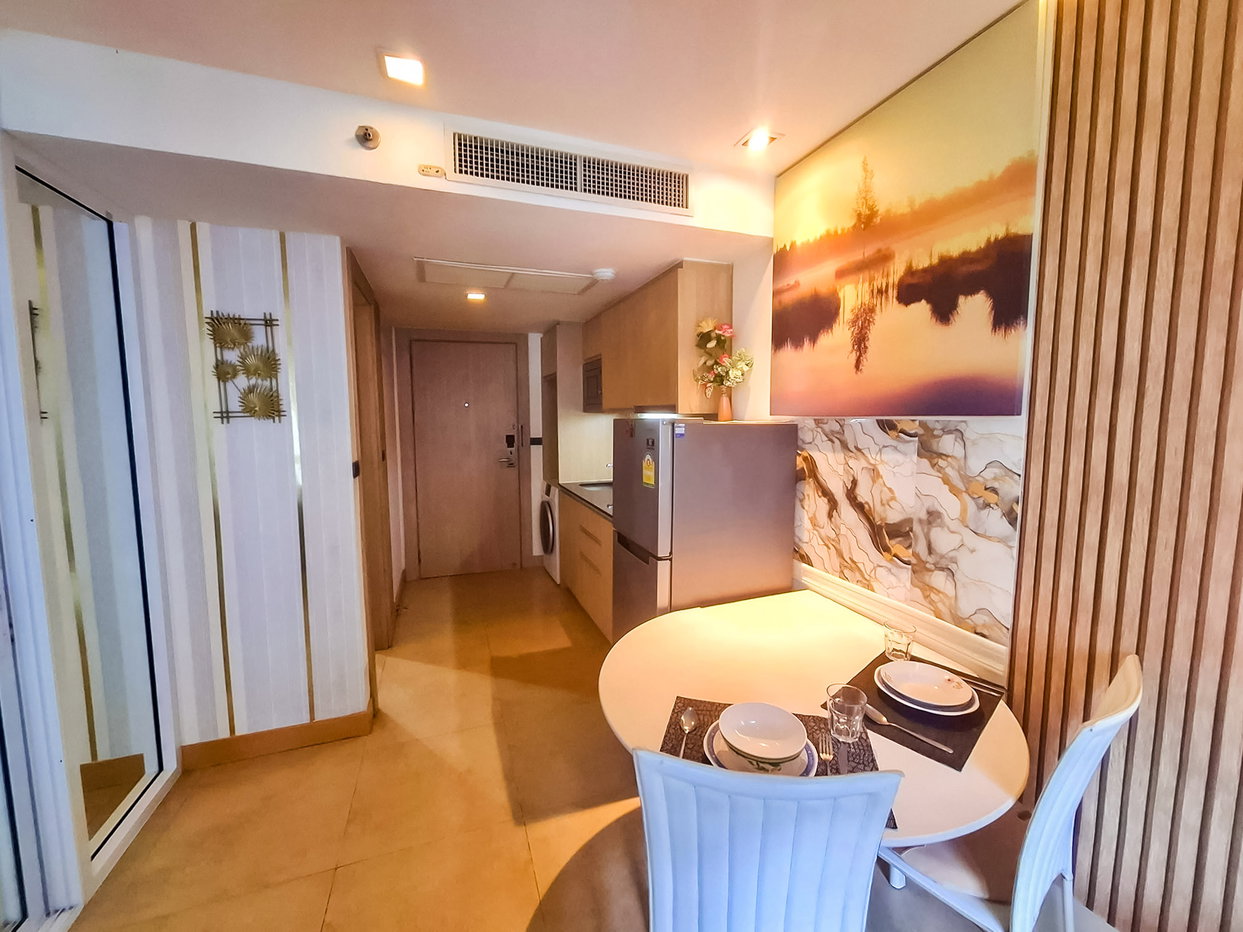 picture Pool View Condo for Sale The Cliff Condominium Pratumnak - 5/11