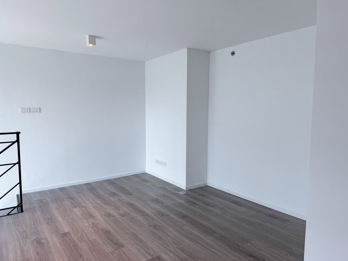 รูป RARE FIND: 1BR DUPLEX @ THE LOFTS SILOM – ONLY 12MB - รูปที่ 7/31
