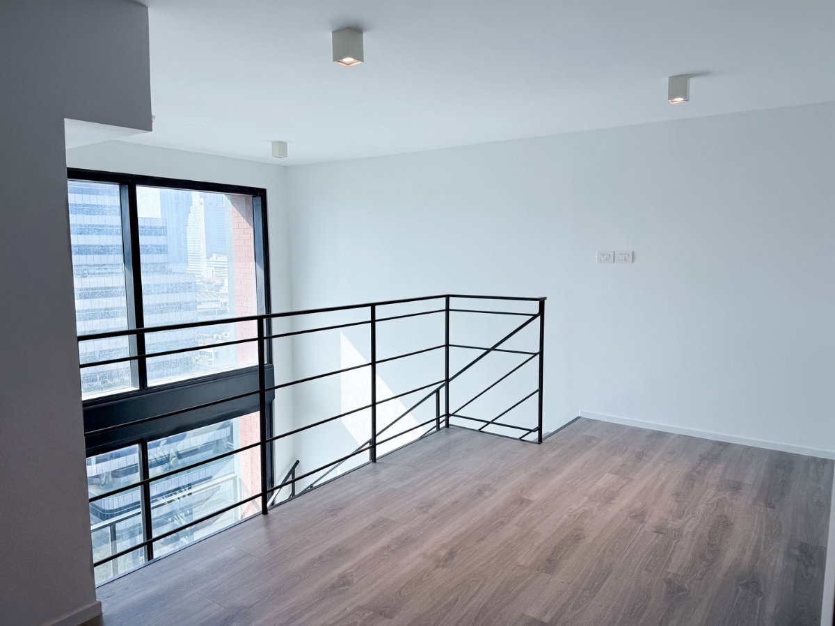 รูป RARE FIND: 1BR DUPLEX @ THE LOFTS SILOM – ONLY 12MB - รูปที่ 5/31