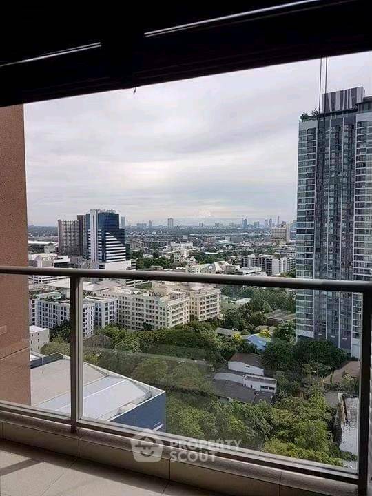 รูป คอนโด 2 ห้องนอน The Lofts เอกมัย ใกล้ BTS เอกมัย 200 เมตร (ID 3136265) - รูปที่ 2/14