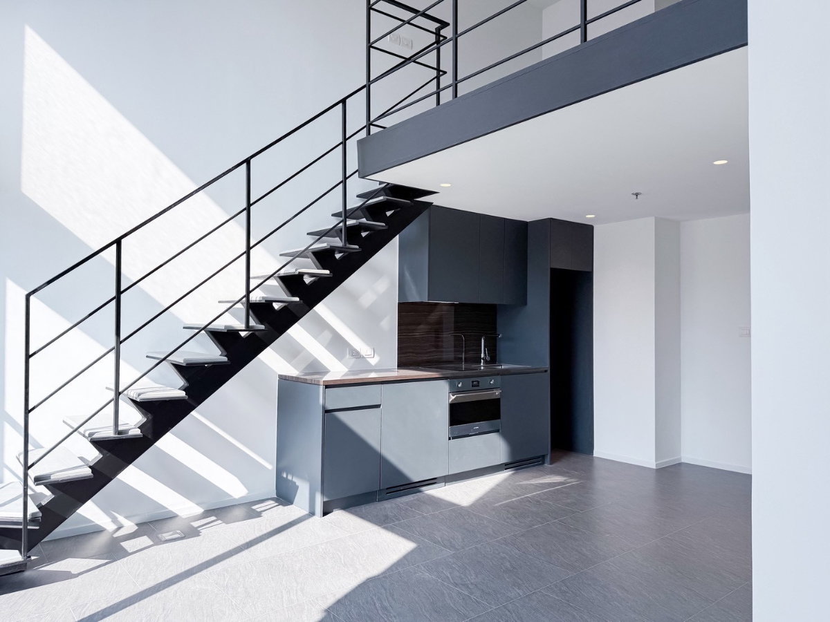 รูป RARE FIND: 1BR DUPLEX @ THE LOFTS SILOM – ONLY 12MB - รูปที่ 1/31