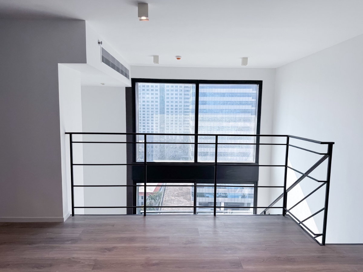 รูป RARE FIND: 1BR DUPLEX @ THE LOFTS SILOM – ONLY 12MB - รูปที่ 3/31