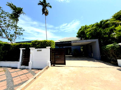 Houses for rent  Bang Saen Fish Market : Detached house for rent in Sam Mukh Thani Village, Bang Saen. Convenient location, pleasant living environment.