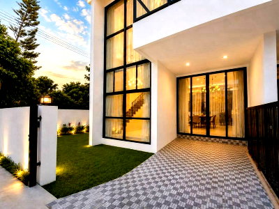 เช่าทาวน์โฮม ชลบุรี : Dog-Friendly Corner Townhome for Rent North Pattaya