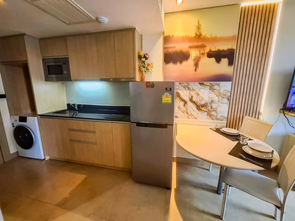 picture Pool View Condo for Sale The Cliff Condominium Pratumnak - 6/11