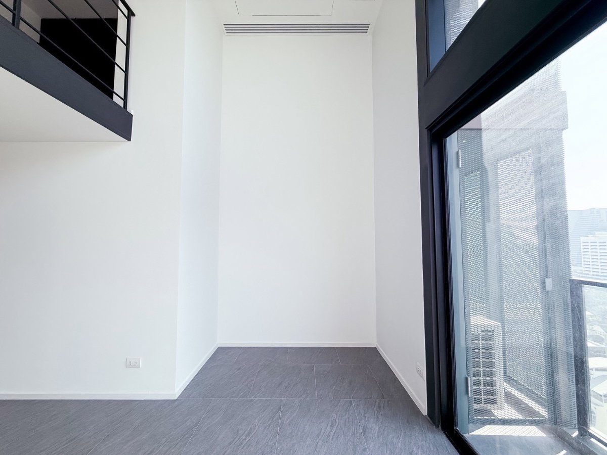 รูป RARE FIND: 1BR DUPLEX @ THE LOFTS SILOM – ONLY 12MB - รูปที่ 2/31