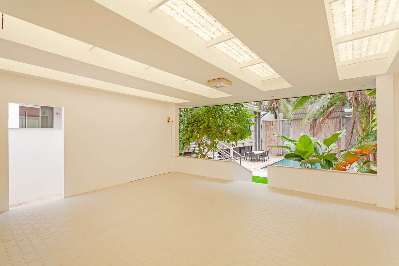picture Spacious Pool Villa for Rent Pratumnak Pattaya - 27/30