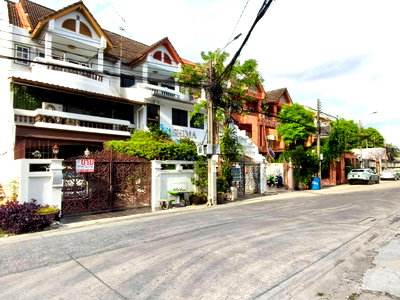 บ้านเดี่ยว กรุงเทพมหานคร : ด่วน ลดสุด ขายบ้านสุขุมวิท71 ปรีดีพนมยงค์14 ทาวน์โฮมหลังมุม 3 ชั้น ที่ดิน 39 ตร.ว 5ห้องนอน 6ห้องน้ำ ใกล้ BTSพระโขนง เอกมัย ถนนกว้าง Sukhumvit Ekkamai