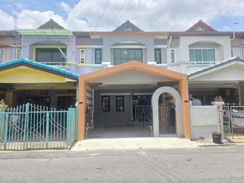 ทาวน์เฮาส์ รีโนเวทใหม่ ทำเลดี ม.มณีมาศ คู้บอน6 ใกล้สถานีรถไฟฟ้าสายสีชมพูสถานีคู้บอน ใกล้สถานีสินแพทย์ แต่งเฟอร์นิเจอร์สวย พร้อมอยู่