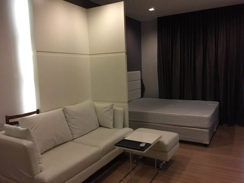 รูป Sathorn-Riverfront Living: 1BR at Urbano Absolute – Only 4.11MB - รูปที่ 1/8