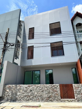 🏢✨ ให้เช่าโฮมออฟฟิศ 3 ชั้น พร้อมอยู่ ย่านอ่อนนุช–ลาดกระบัง 📍 ซอยอ่อนนุช 88/4 ทำเลดี ห่างถนนเพียง 100 เมตร