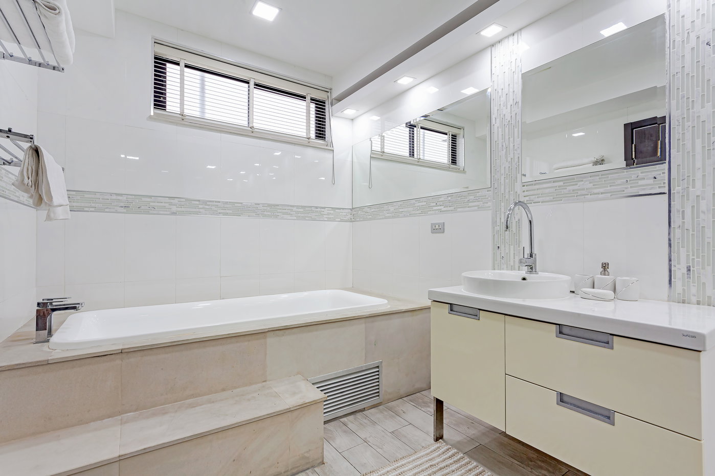picture Spacious Pool Villa for Rent Pratumnak Pattaya - 25/30